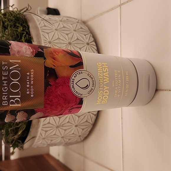 Bath and Body Works - Brightest Bloom - Picture 3 of 8